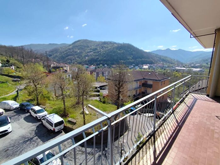 Appartamento quadrilocale in vendita in Via Avosso, Casella