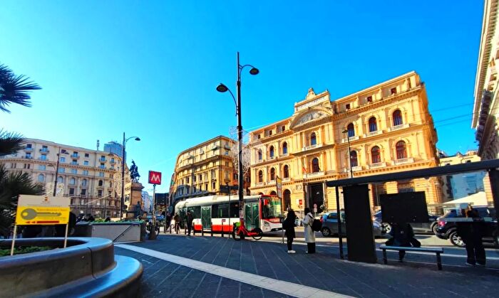 Appartamento con 5 locali in vendita in Via Lanzieri, Napoli