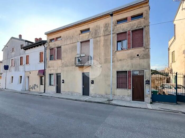 Appartamento bilocale in vendita in Via a Smania, Zevio