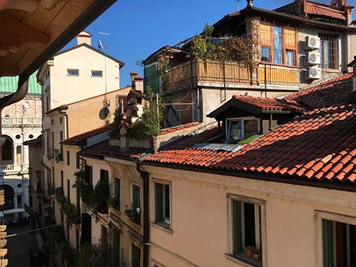 Appartamento con 8 locali in vendita in Contra Muscheria Vicenza, Vicenza