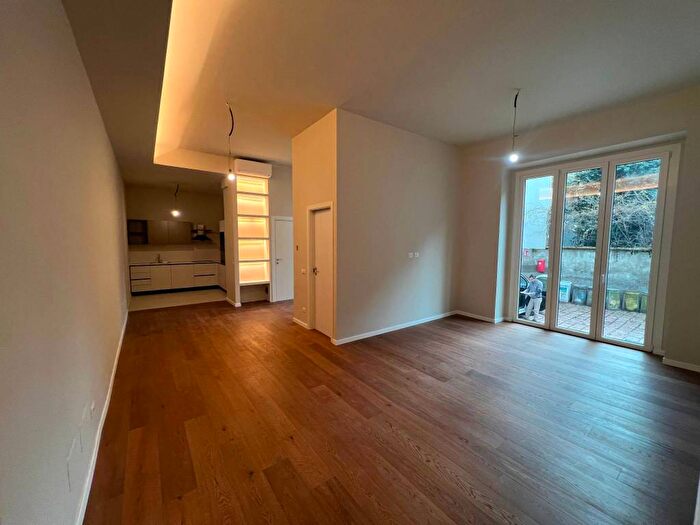 Appartamento trilocale in affitto in Via Carlo Poma, Indipendenza, Milano