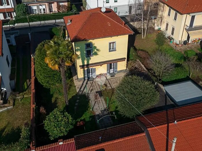Casa quadrilocale in vendita in Via Borsano, Castellanza