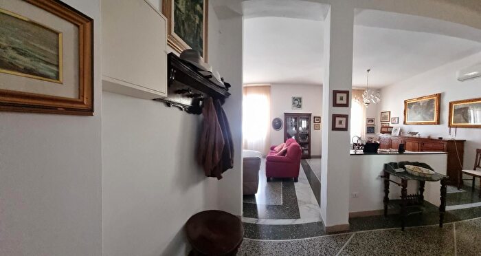 Appartamento con 6 locali in vendita in Livorno