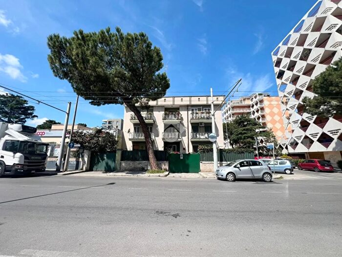 Appartamento trilocale in vendita in Via Giuseppe Petraglione, Bari
