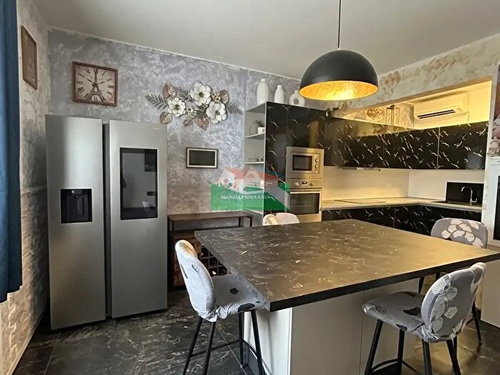 Appartamento con 6 locali in vendita in Via Ariosa, Ravenna