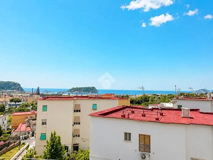 Appartamento quadrilocale in vendita in Via Tibullo, Napoli