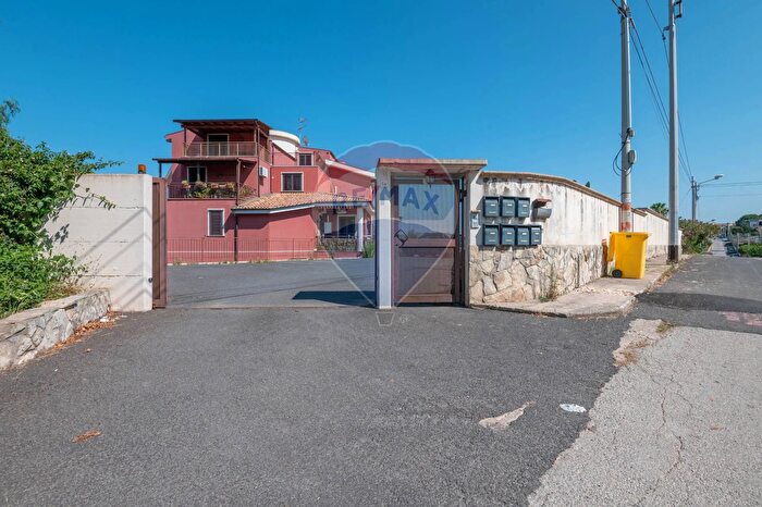 Appartamento con 7 locali in vendita in Via Enna, Melilli