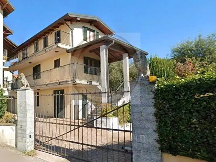 Appartamento trilocale in vendita in Via Monte Grappa, Oggiona Con Santo Stefano