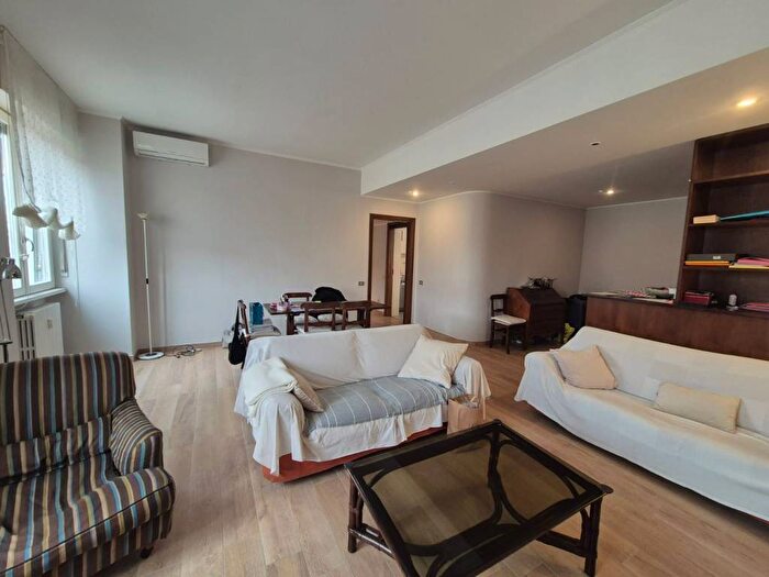 Appartamento trilocale in affitto in Piazzale Dateo, Indipendenza, Milano