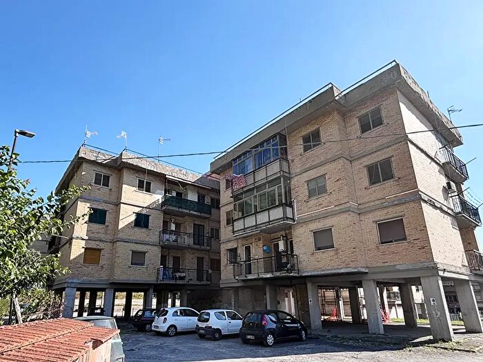 Appartamento con 5 locali in vendita in Via Lucio Calpurnio, Pozzuoli