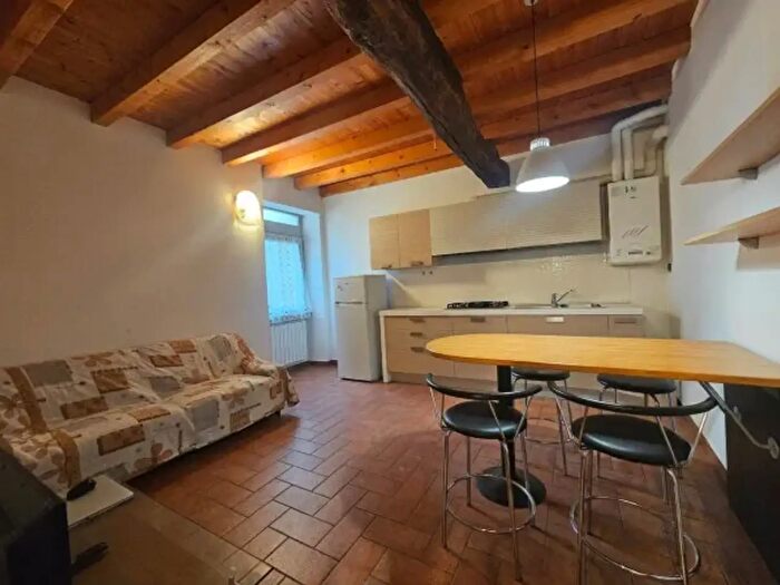 Appartamento trilocale in affitto in Via Novembre, Almenno San Bartolomeo