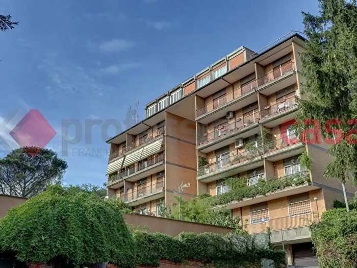 Appartamento con 5 locali in vendita in Via Italo Panattoni, Roma
