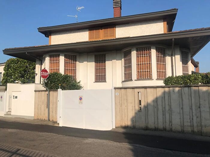 Casa con 5 locali in vendita in Giacomo Leopardi, Garlasco