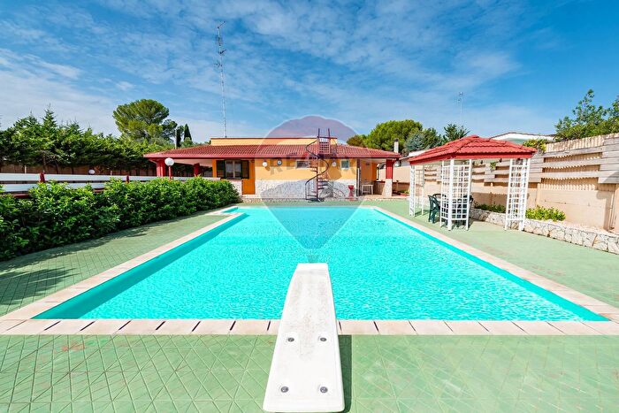 Casa con 6 locali in vendita in Generale Palmiotti C, Bitetto