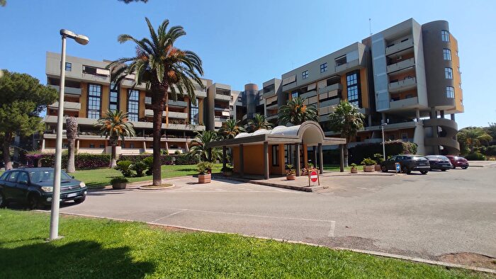 Appartamento con 7 locali in vendita in Via Alberotanza, Bari