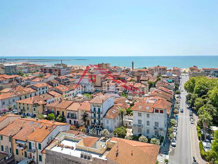 Casa con 10 locali in vendita in Viareggio Lu, Viareggio