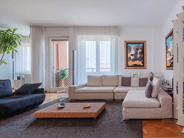 Appartamento con 6 locali in affitto in Piazza VI Febbraio, Sempione, Milano