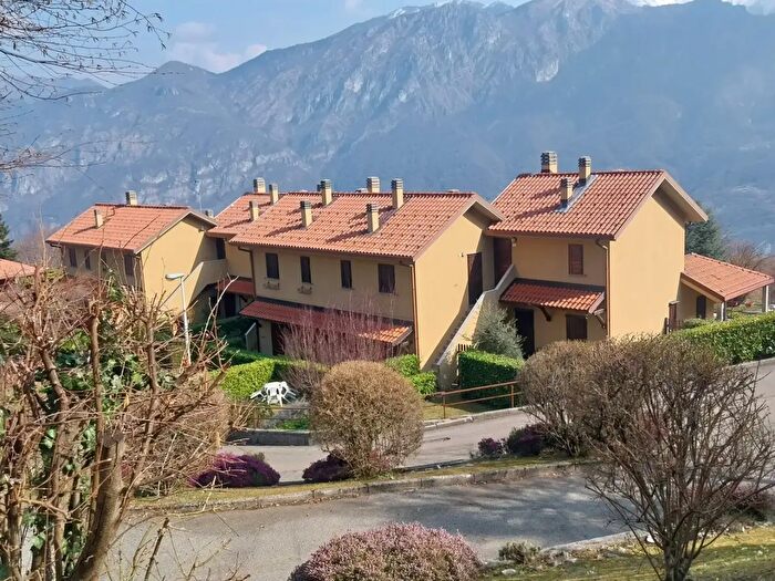 Appartamento trilocale in vendita in Via Boffalora, Bellagio