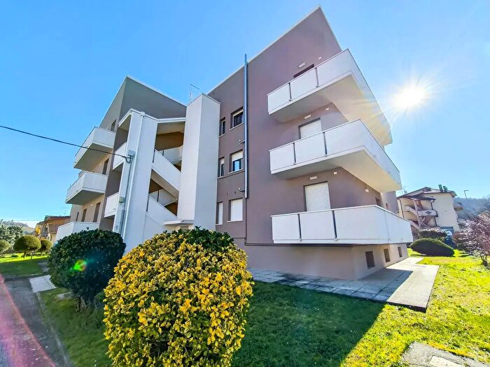 Appartamento quadrilocale in vendita in Via ° Maggio, Piandimeleto