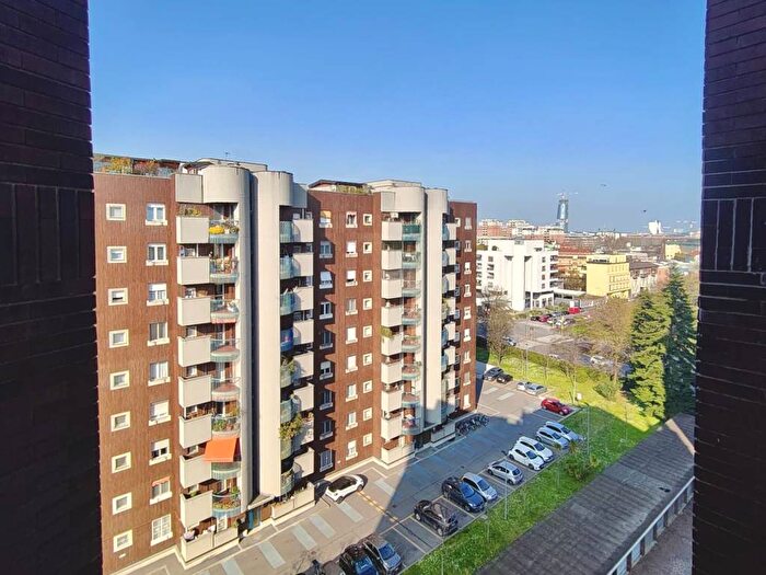 Appartamento trilocale in affitto in Via Leopoldo Marchetti, Pezzotti Meda, Milano