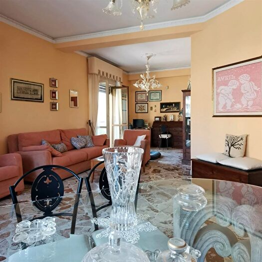 Appartamento quadrilocale in vendita in Via Quintino Sella Giarre, Giarre