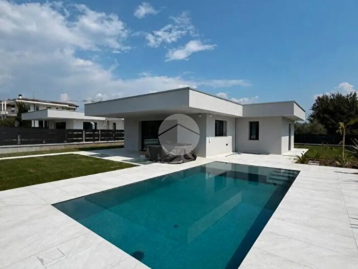 Casa trilocale in vendita in Via Gazzolo, Manerba Del Garda