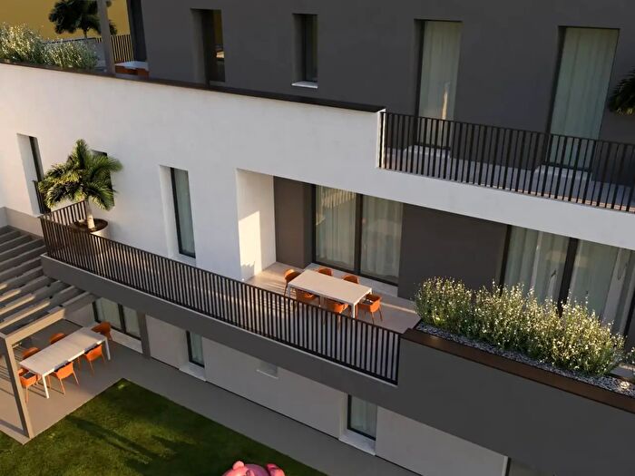 Appartamento con 6 locali in vendita in Via Dante Alighieri, Arzignano