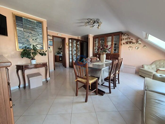 Appartamento trilocale in affitto in Traversa VIII Crotone, Catanzaro