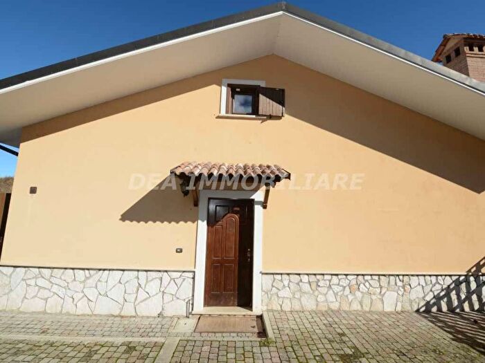 Casa con 6 locali in affitto in Via Pratillo, Ovindoli