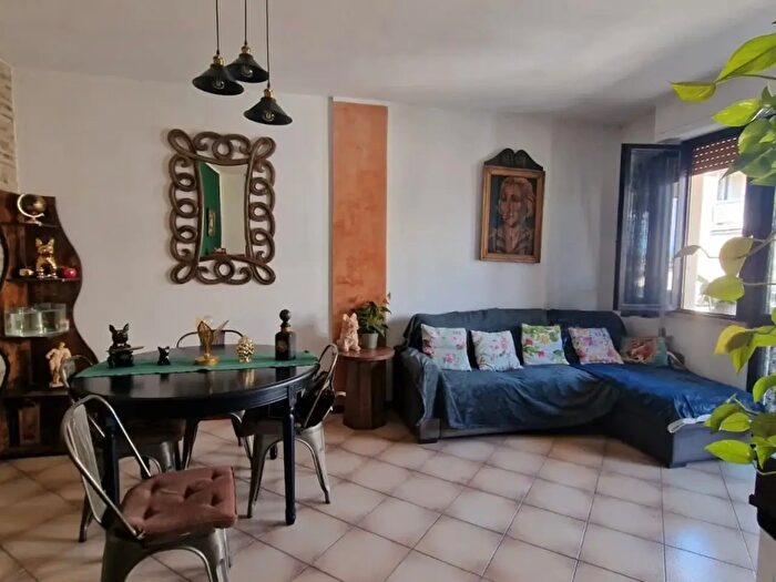 Appartamento con 6 locali in vendita in Viareggio