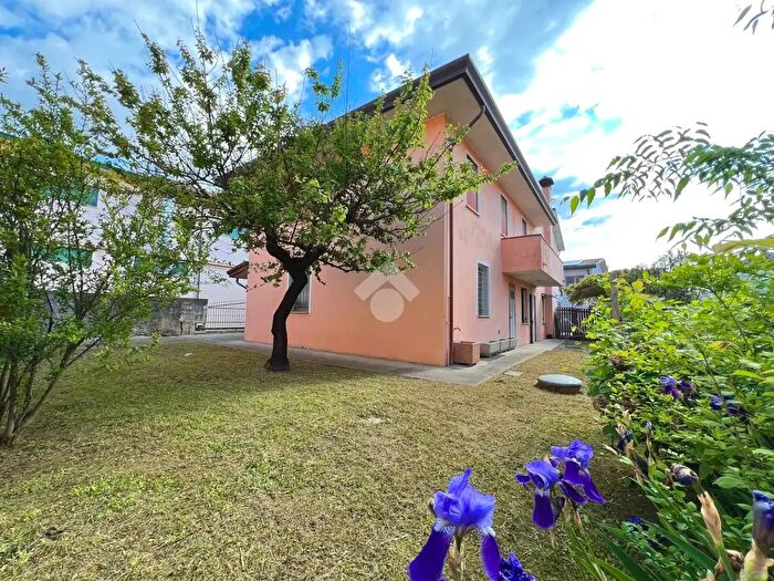 Casa con 8 locali in vendita in Via della Croce, Resana