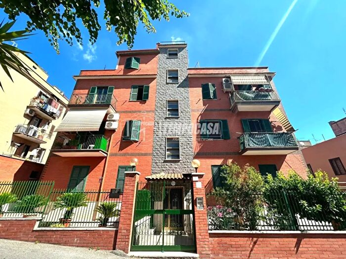 Appartamento trilocale in vendita in Roma