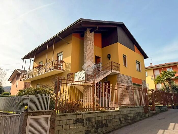 Casa con 7 locali in vendita in Via De Gasperi, Ranica