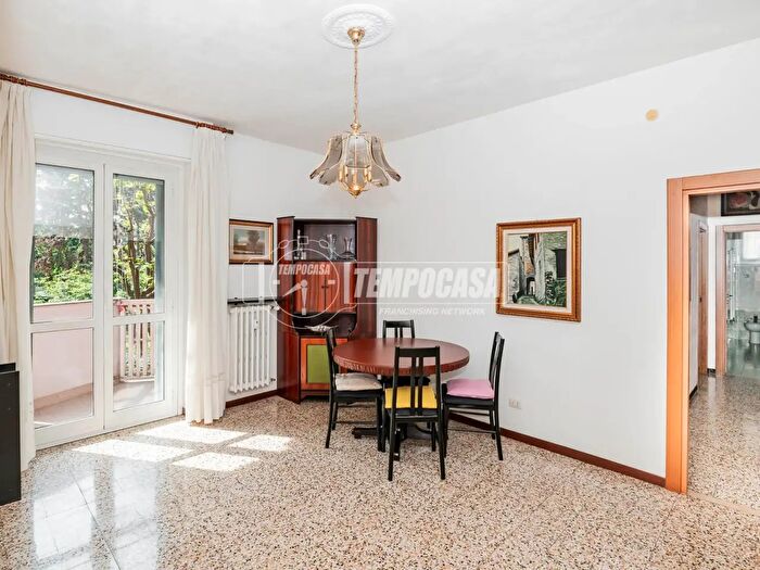 Appartamento trilocale in vendita in Viale Ungheria, Milano