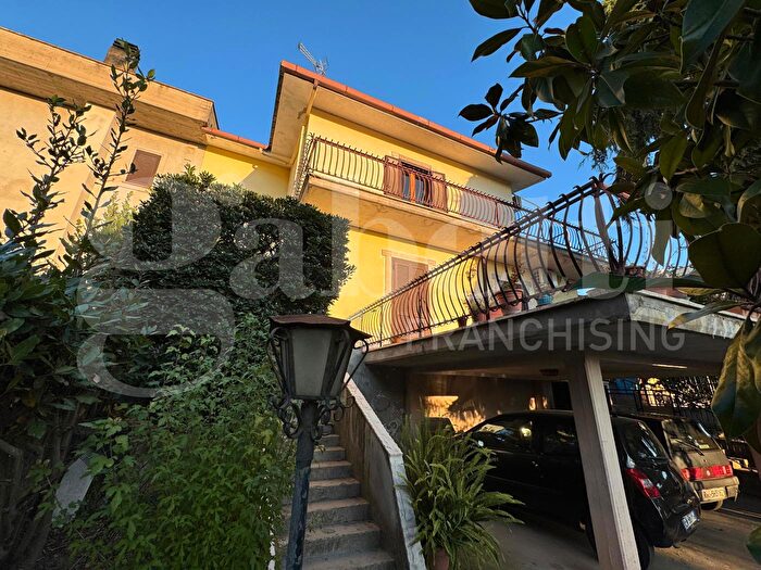 Appartamento trilocale in vendita in Via Eugenio Curiel, Marino