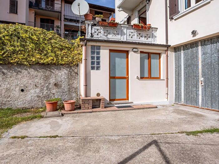 Appartamento bilocale in vendita in Via Prato, Caravate
