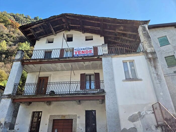 Casa con 7 locali in vendita in Vicolo Spluga Novate Mezzola, Novate Mezzola