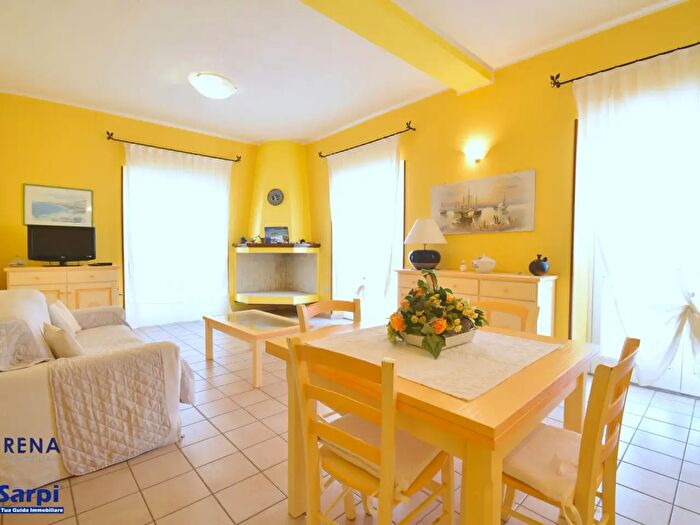 Appartamento con 6 locali in vendita in Via Adua, Santa Teresa Gallura