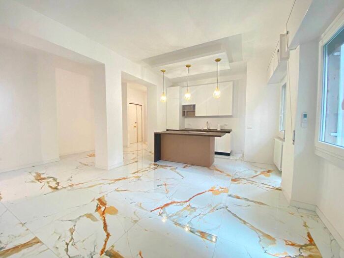 Appartamento trilocale in affitto in Via Tito Omboni, Navigatori, Roma