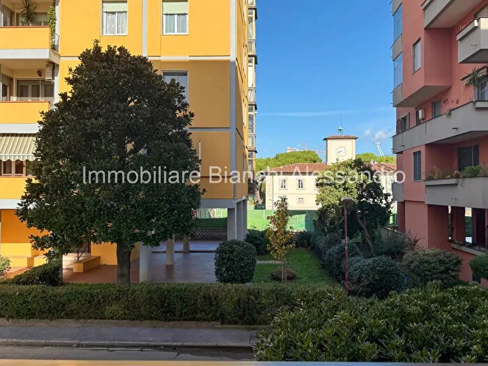 Appartamento con 5 locali in vendita in Via Onofrio Zeffirini, Firenze