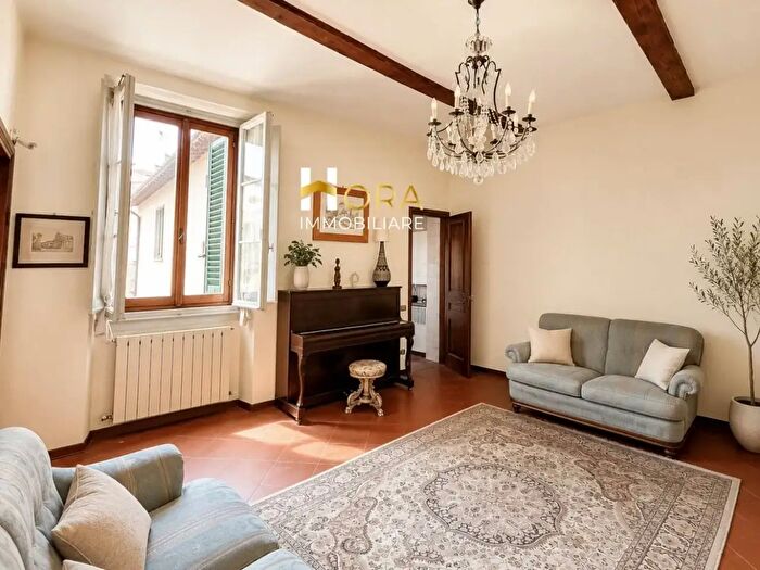 Casa con 10 locali in vendita in Piazza Duomo, Prato