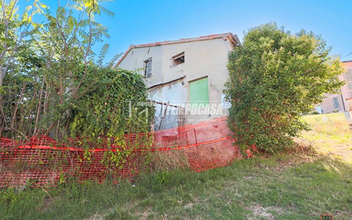 Casa con 6 locali in vendita in Via Cavour, San Clemente