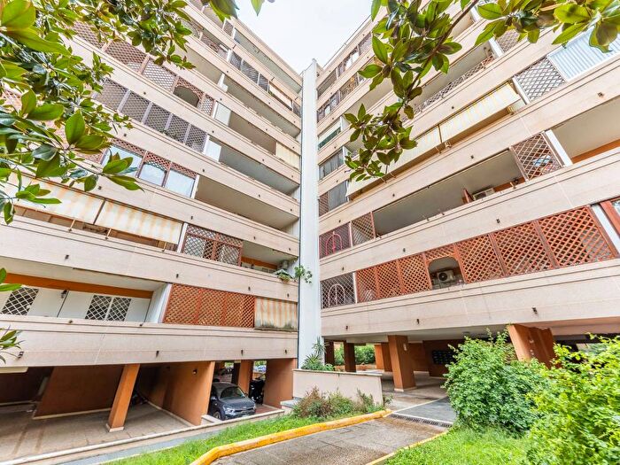 Appartamento trilocale in vendita in Via Giuseppe Dessì, Ardeatino Montagnola, Roma