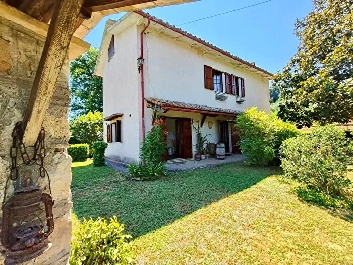 Casa quadrilocale in vendita in Strada Aquilano Snc, Amelia