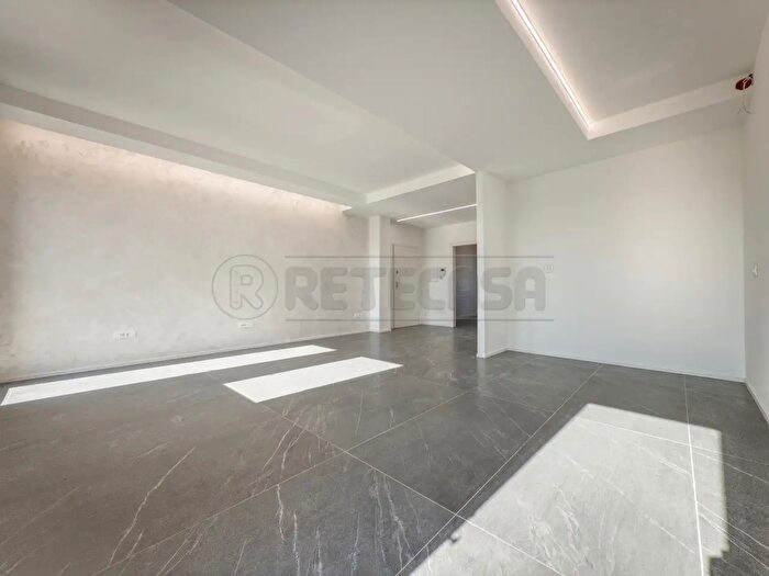 Appartamento con 7 locali in vendita in Via Cavour, Costabissara
