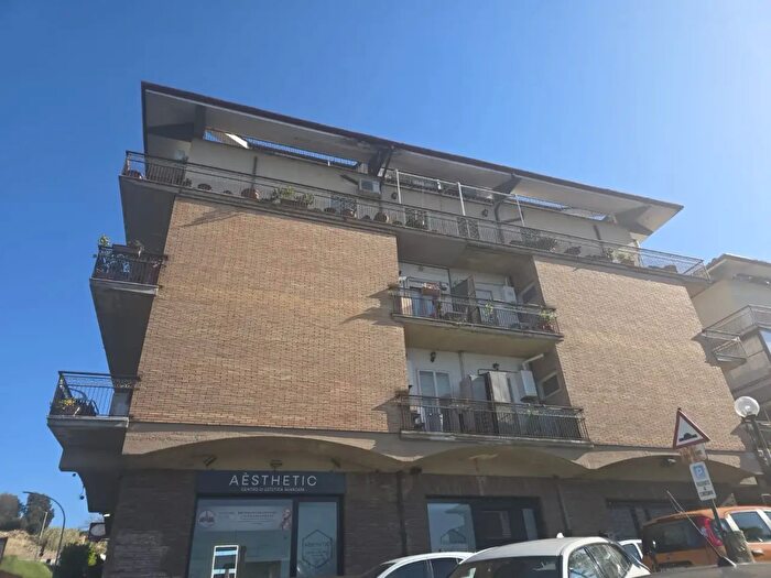 Appartamento con 5 locali in vendita in Via Nomentana, Mentana