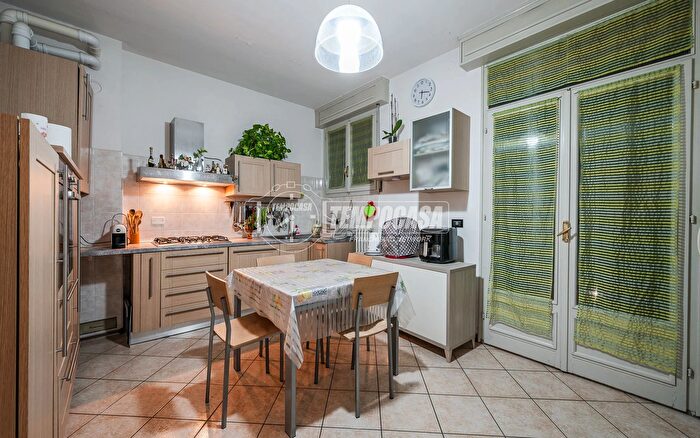 Appartamento trilocale in vendita in Via dei Mille, Castelfranco Emilia