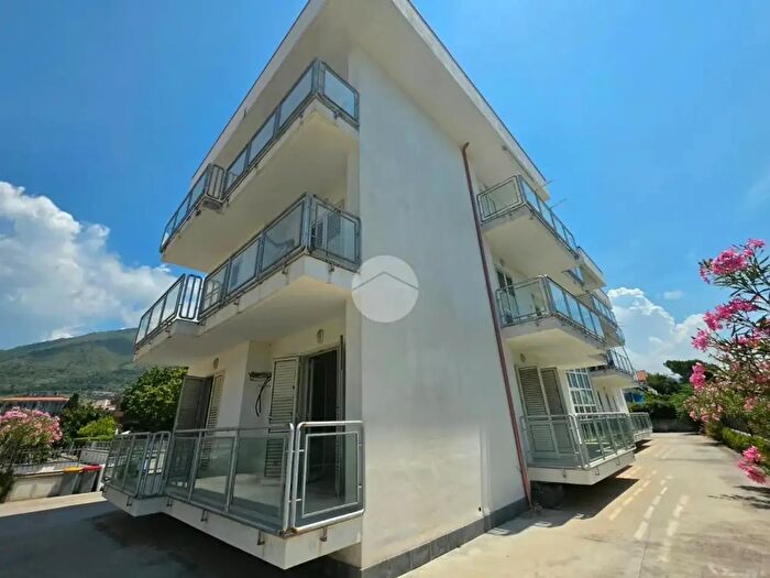 Appartamento quadrilocale in vendita in Via Vincenzo Bellini, Praia A Mare