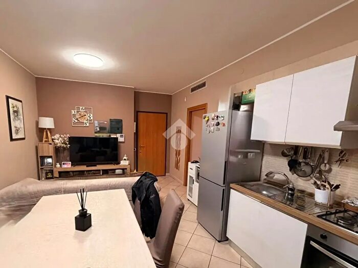 Appartamento trilocale in vendita in Via Vincenzo Barelli, Roma