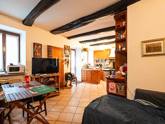 Appartamento quadrilocale in vendita in Via Vincenzo Monti, Giussano